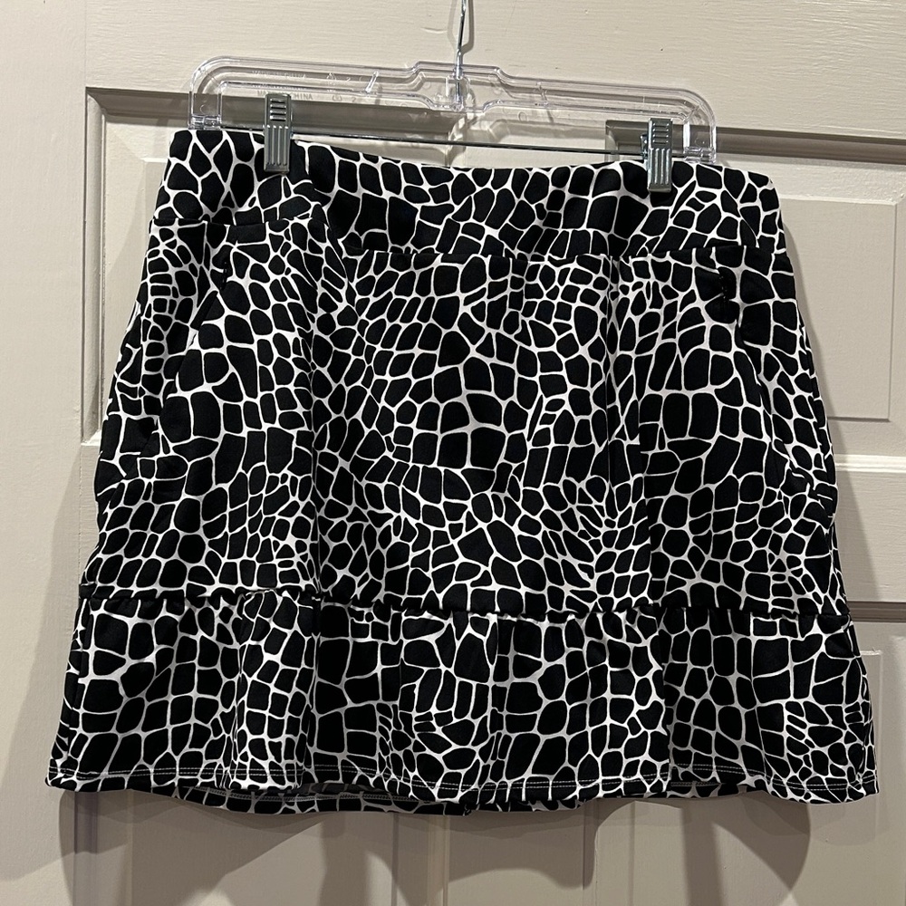 16” Tail Black and White Patterned Tennis/Golf Skirt